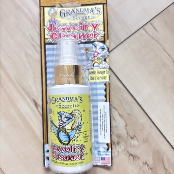 Grandma's Secret Jewelry Cleaner - Picture 1 of 3